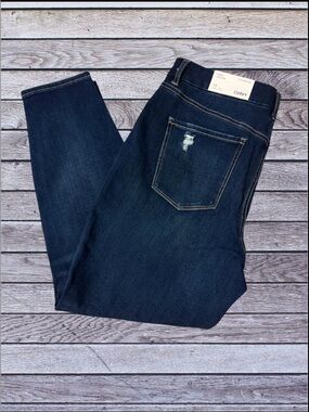 American Eagle Outfitters Distressed Dream Jean Curvy Short Low-rise Jeggings